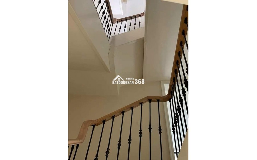 Cho thuê nhà mới, lô góc, thang máy,vỉa hè, 116m2- 4T, Hoàng Quốc Việt_44 Tr